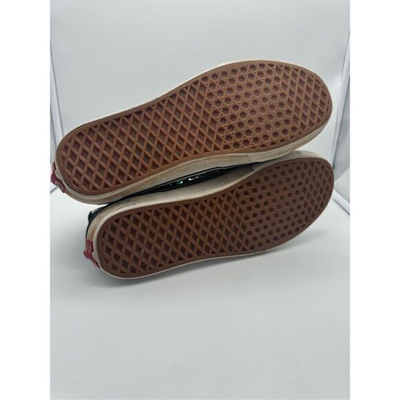 Athletic_Shoes